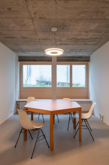 werkRaum Tisch tonRaum